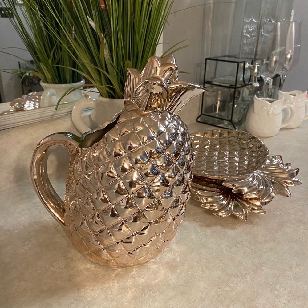 SOLD🥰ROSE GOLD PINEAPPLE 🍍 PITCHER & PLATTER SET
